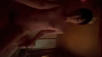 清楚系美女夜深一人自慰 爬上床上找男友肉棒 动图预览
