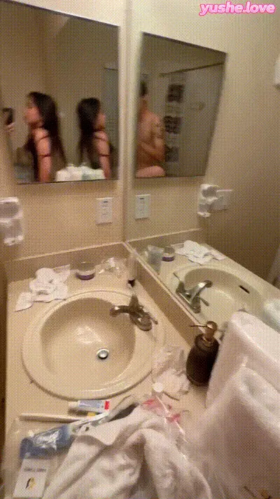 G乳女友跟她表弟 动图预览