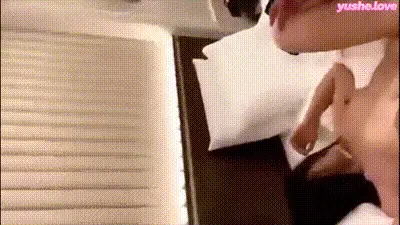 被哥哥当泄欲器 动图预览
