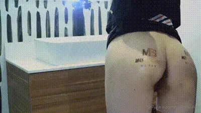 国产高颜值OF博主小水水 穿着性感的制服在客厅跳舞被男友抱进卫生间疯狂操逼（小水水） 动图预览