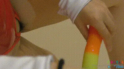 美女美腿包裹下水汪汪小骚逼自慰（u218795402） 动图预览