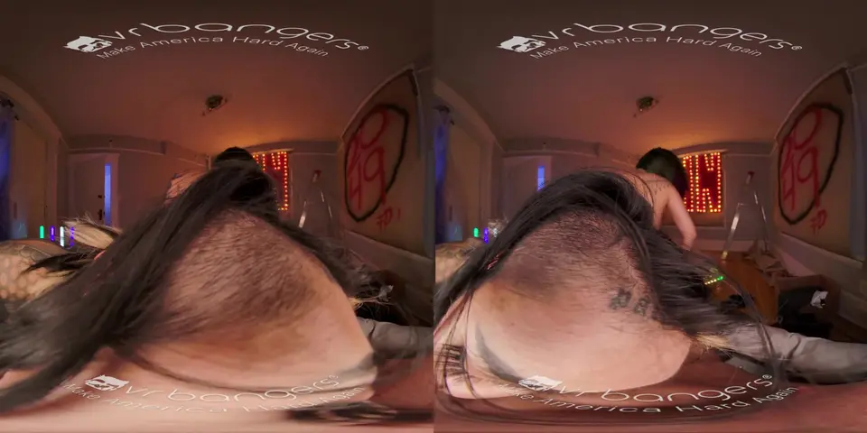VR BANGERS 与两个赛博朋克荡妇恢复他妈的 VR 色情片-rae lil black