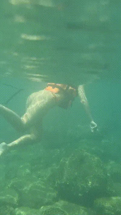 Asian student swims in the sea and plays with her pussy-aminaviktor 动图预览
