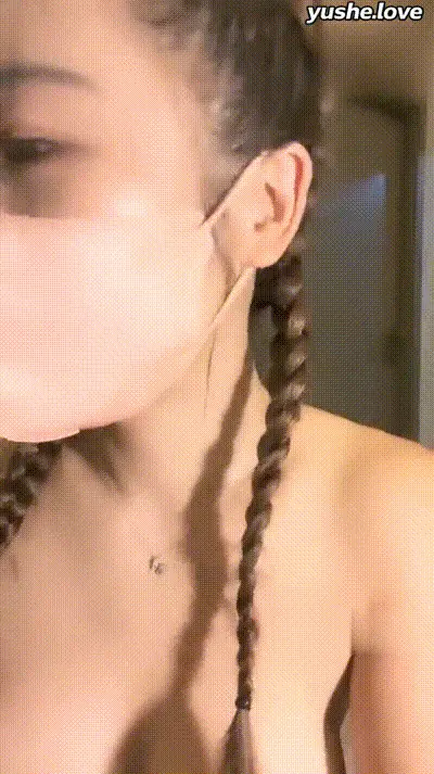 翘臀桃桃的淫荡直播，就是喜欢当着观众面前直接露出大奶子跟骚逼跟男人做爱 动图预览