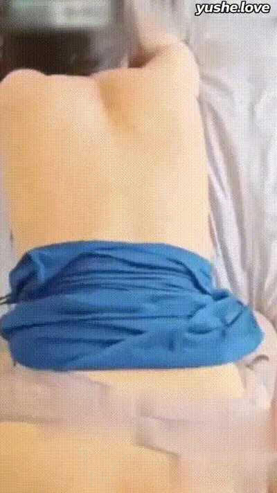 母子乱伦 被爸爸操过的骚逼在由儿子来接力插入狂肏 儿子说如果能一起3P就更刺激了 动图预览