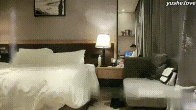 极品黑丝长腿美女各种姿势轮换抽插床上打桩爆操到沙发上，小妹被干到白眼直翻一直高潮呻吟 动图预览