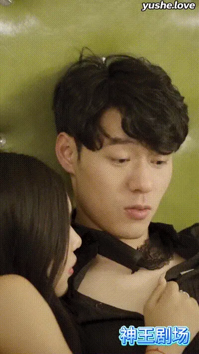 淫荡性感富婆母女齐上Part009 动图预览