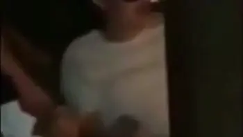真实母子乱伦 长腿黑丝妈妈与儿子床上大战，沙发上深喉口交调情直挺鸡巴后入抽插母亲骚逼