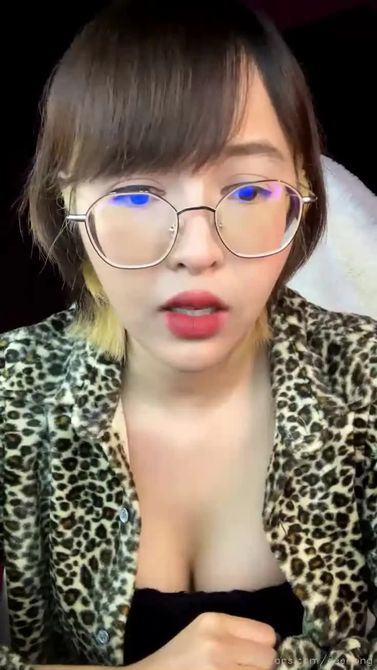 泰國美女淫荡的呻吟声溢出 自慰出白浆【deerlong 艾瑞莎】