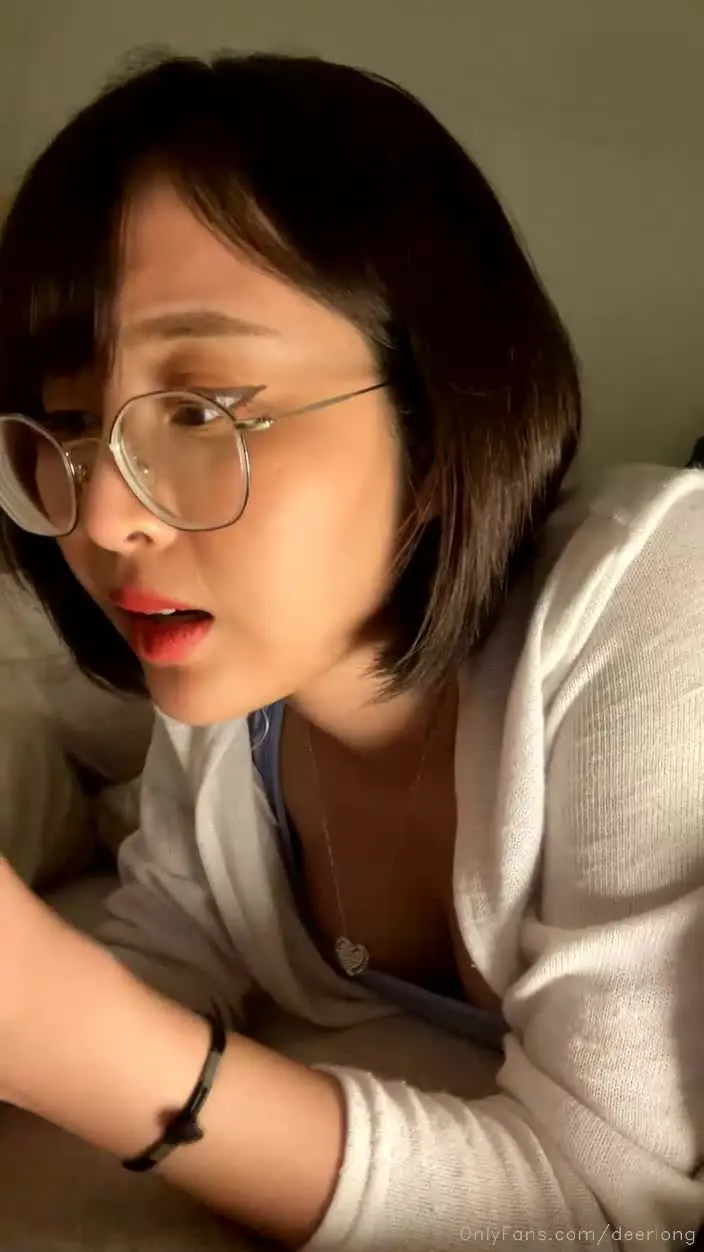 泰國美女美腿包裹下自慰到高潮【deerlong 艾瑞莎】