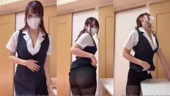 清纯巨乳日本美女顽皮地咬唇看着镜头 喷水流白浆(rokumaruda)