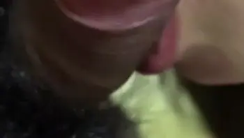 母子乱伦 老爸临时接到电话去工地加班，儿子趁虚而入在客厅把亲妈操喷了 00_00_14-