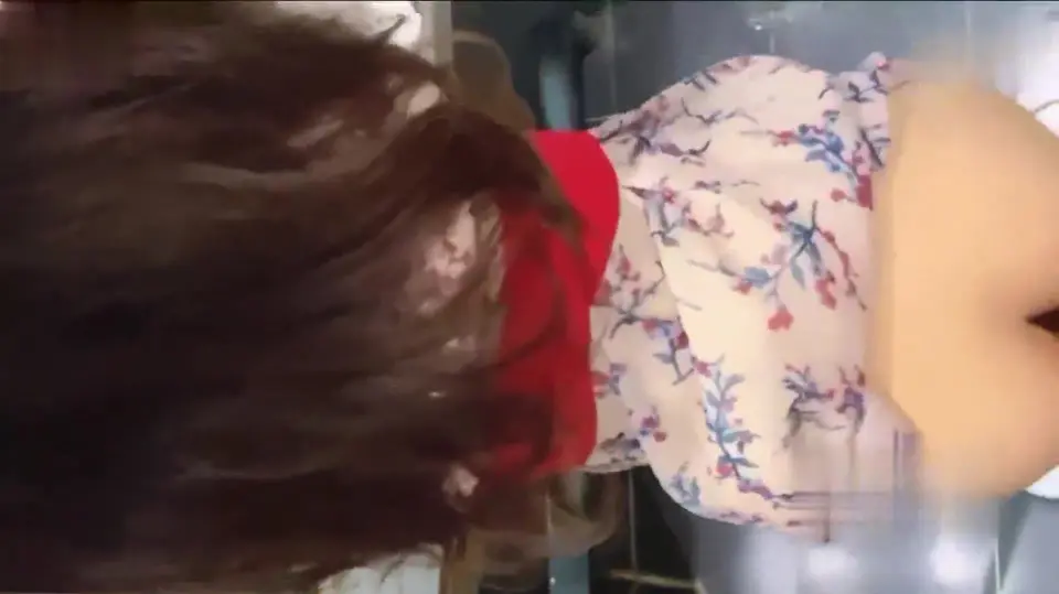 大哥出差让我照顾家里对不起大哥，我没忍住操了大嫂和亲侄女