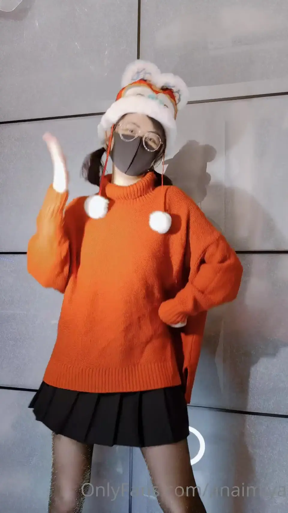 她穿着性感美乳若隐若现(Anaimiya （奶咪))