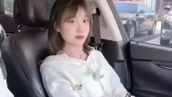 约炮认识很久的清纯短发嫩妹，床上瞬间变身极品骚货！外表乖巧清纯的短发小可爱，私下竟然这么饥渴放荡，把