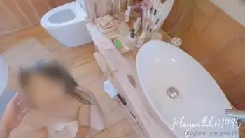 泰国性感地跪在他身前，开始了一场令人血脉喷张的口交表演(Pwh1995）