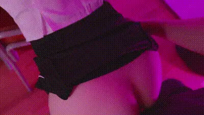 一个高中女生无视男朋友的电话，和老师在教室里乱搞。-echiechimykanojo 动图预览
