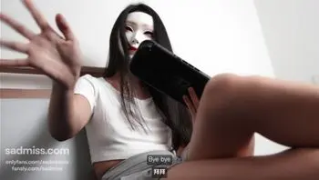 美女亚洲女玩家本来只是想玩《Fortnite》……但继兄却有别的打算-sad miss