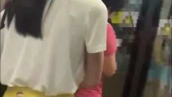 【顶臀强摸】地铁上又顶又摸！连背书包学生妹也不放过！6部精选合集！#街射街顶
