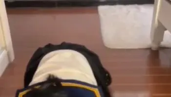 推特极品露脸福利姬萝莉，04年女大学生水手服自慰