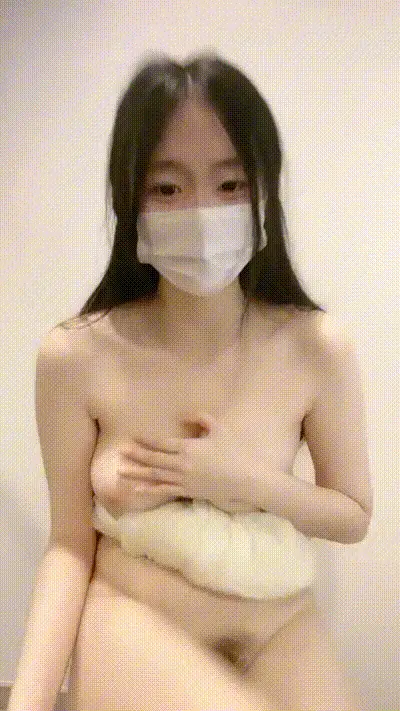 极品尤物美少女！露脸自慰诱惑！外表甜美清纯，白丝袜多毛骚逼，翘起双腿掰穴，白嫩柔软奶子 动图预览