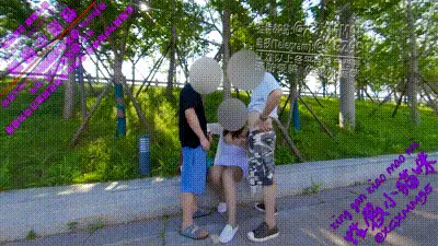 在户外和公交车上勾引陌生人3P-xgxmm95 动图预览