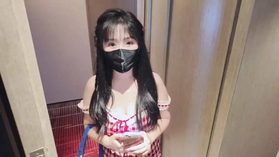 来自节日的惊喜！女仆小桃上门～调教潮喷后深入抽插内射中出！-sakuracandy