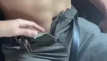 泰国极品·· ·mygif77 · · 舒服无比，快乐的夏日，车内激情做爱，互撸鸡巴