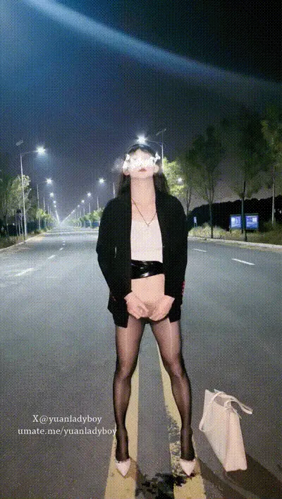 中国人妖在马路中间自慰和射精-yuanladyboy 动图预览