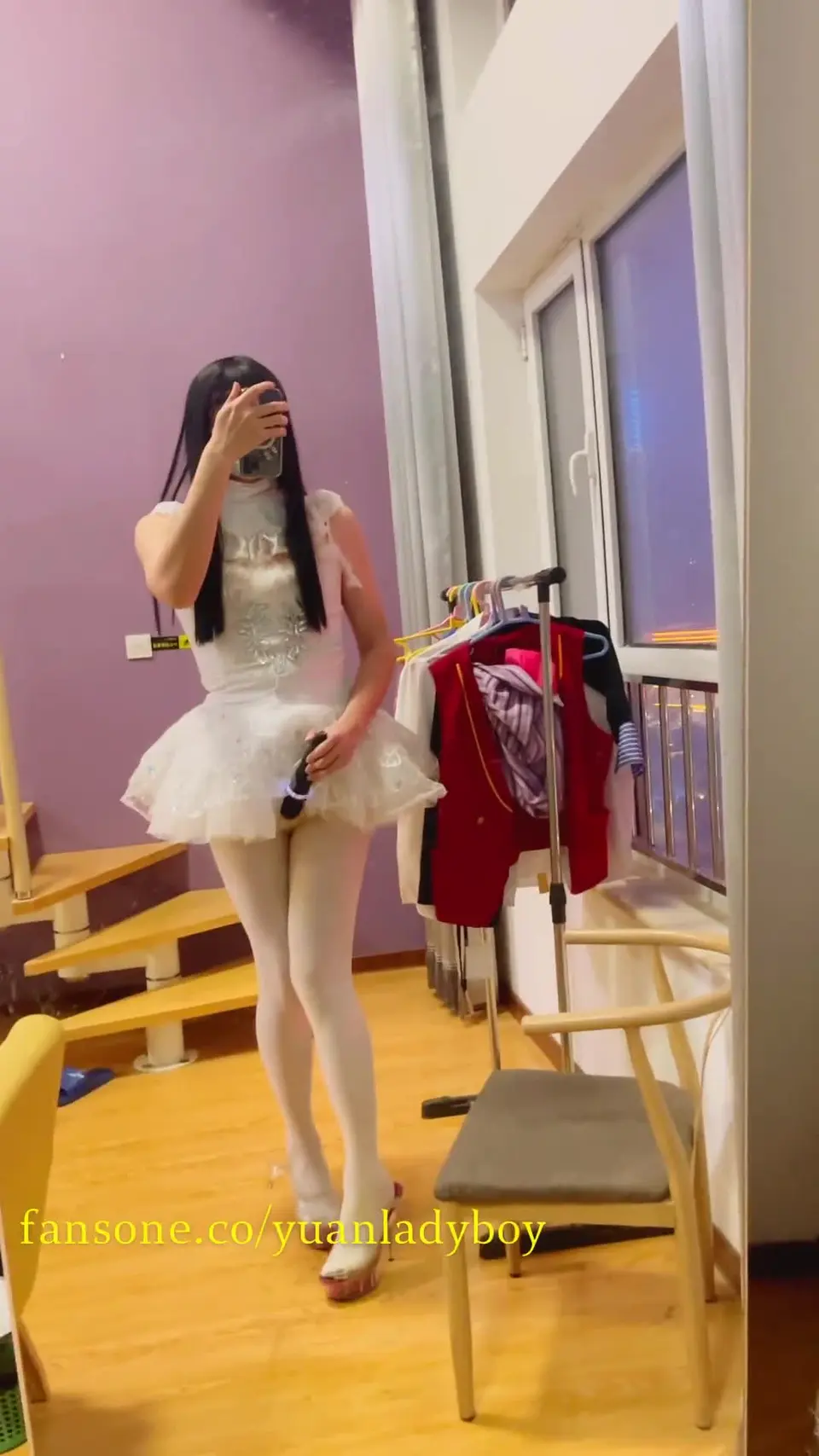 伪娘元气酱穿着芭蕾舞服白裤袜被AV棒振到射精-yuanladyboy