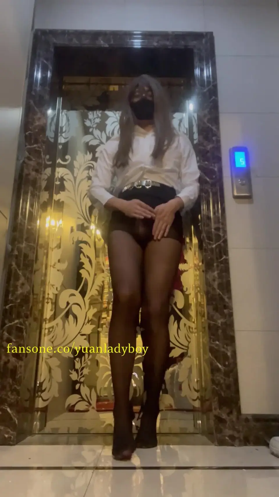 在加班的白领伪娘元气酱迫不及待在电梯口射精-yuanladyboy