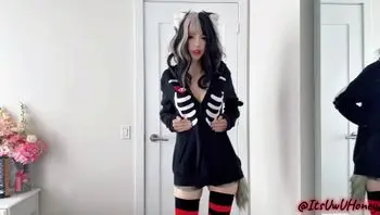 Hot Emo Cat Girl Striptease!-honey heavencide