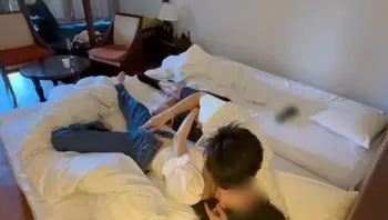 竹富岛🌺玛丽亚穿着卡尔文·克莱恩内衣和牛仔裤进行衣着性爱时惊艳夺目♡ 睡姿后入式中猛烈抽插如性爱玩具般狂野♥ 旅途中暴露真实情侣的性生活💓／日本素人-aoimaria117