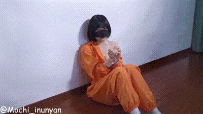 使用性爱机器惩罚监狱里的淫荡女孩（美式囚服、深喉、手铐、强迫高潮）-mochi_inunyan 动图预览