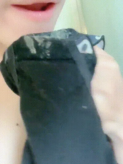 骚妹妹舔自己自慰的都是阴水的内裤-secretkiko 动图预览