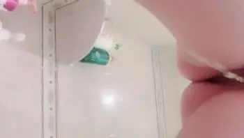 我用力撒尿，喷在我的手机屏幕和你的脸上-secretkiko
