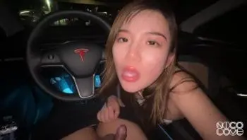 第一视角偷偷车里口爆吞精 - NicoLove妮可-nicolove