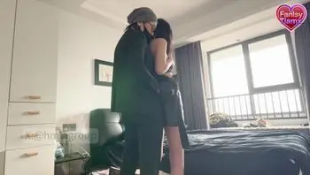 上司和女下屬在家中討論工作問題，最後在床上裸體結束。-tia mx