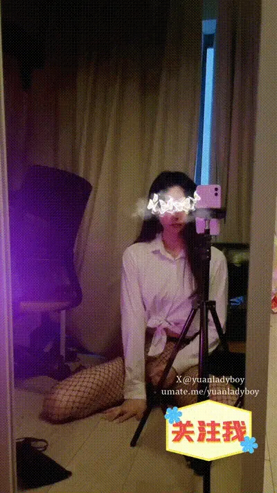 yuanladyboy：中国白领迫不及待地脱下工作服自慰-yuanladyboy 动图预览