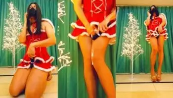 yuanladyboy：圣诞节穿着圣诞裙子和黑丝射精-yuanladyboy