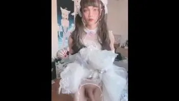 大屌伪娘Aroma穿着礼服打手枪并射精-aroma