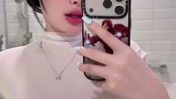 反差大奶骚逼 好想抽她的奶