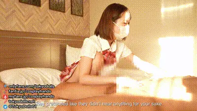 穿着水手服的日本女孩给男人打手枪和脚交。-cosplayhands 动图预览