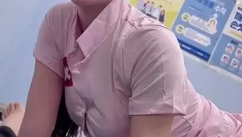 【我怀疑你是来骗炮的，你说你早泄怎么我帮你治疗了半小时，你都没有射！】病人说他有早泄问题，没想到医生直接上嘴帮他治疗，结果半小时都没有射！