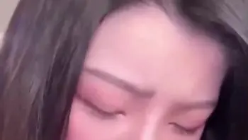 【你这么骚我一个人满足不了你，下次多叫几个人一起操你！】淫荡巨乳少妇极品吊钟乳，完美露脸等待口交深喉爆操！