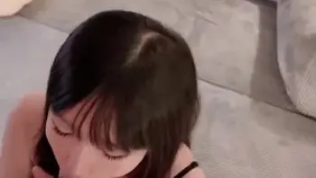【套个皮筋，你说是无感套，今天你不射三次你不许跑】约操顶级推特网红，妩媚的眼神看着你口爆，淫荡粉穴一插就出水！
