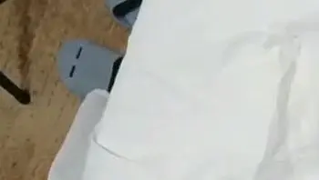 性感黑丝美少女独自在家，抱着毛绒玩具轻轻抚摸自己，娇喘声声不断攀升到高潮