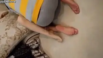 贱男求刺激给自己女友下药，让自己的好兄弟操自己女友
