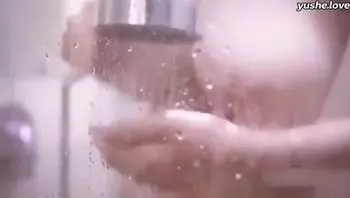 【网恋也能约到神乳极致身材尤物】妹子与网友线下见面没想到男主是个摄影师竟还同意露脸拍摄让我留着偷偷看就好了，一看平时就没少线下约活太多了还让男主把精子射胸上!.