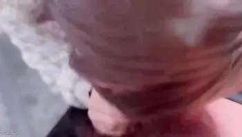 东北国补后续：在停车场楼道里操逼是什么体验？虽然容颜很中等，但是我就喜欢这瘦了吧唧的小细腿，刚亲个嘴下面的淫水就出来了，直接在楼梯间开操，上班我都让她穿的开档牛仔裤，太方便了！